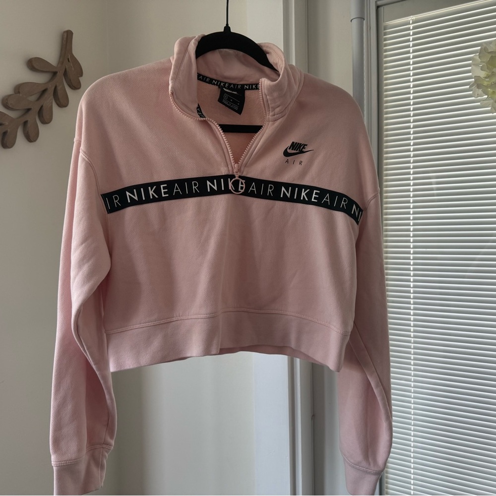 Nike Women's Pink Cropped Pullover size medium C0101